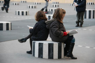 Photos in French - les Parisiens | Foreign Language and ESL Books and Games